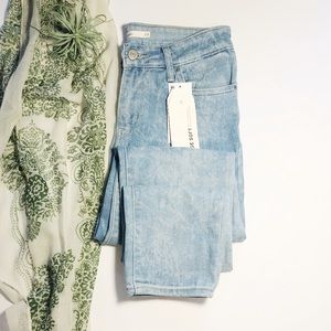 Levi’s 711 Skinny Mid Rise Slim Hip Thigh Jeans Vtg Soft Size 8M 29x30 NWT